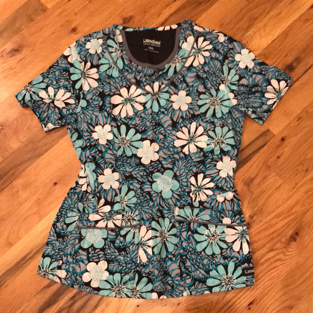 Labdau scrub top
